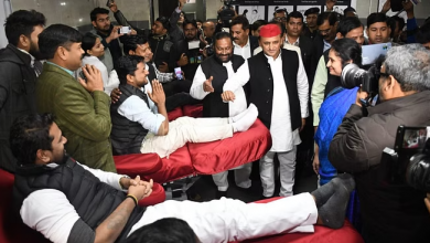 Photo of स्वामी प्रसाद मौर्या के जन्मदिन पर केजीएमयू में रक्तदान शिविर पहुंचे सपा अध्यक्ष अखिलेश यादव